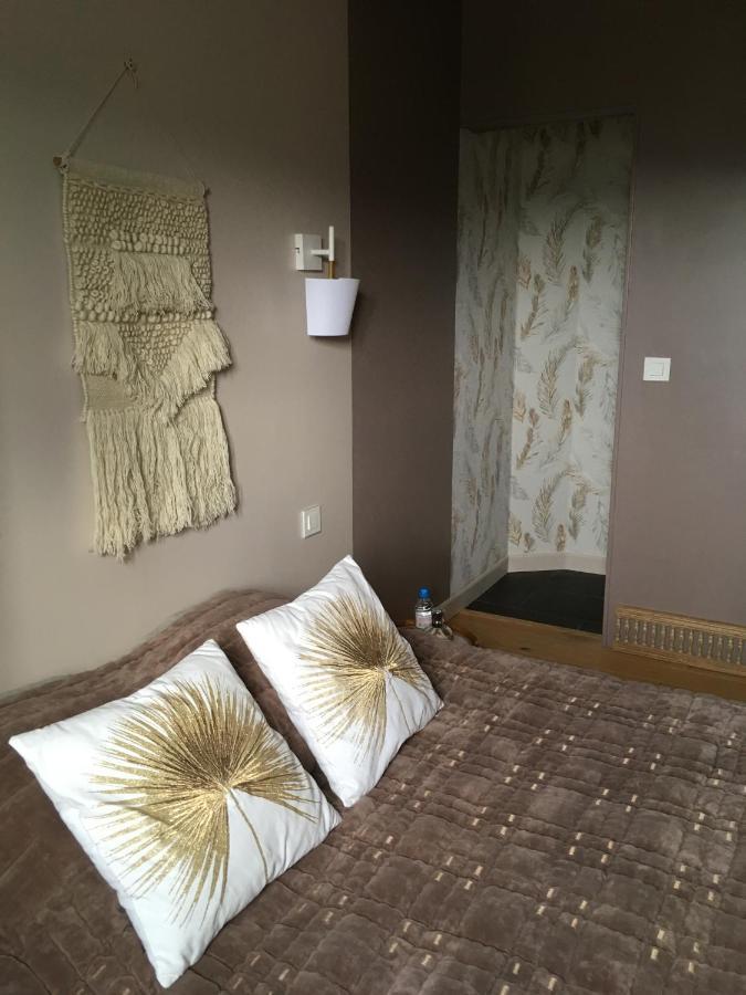 B&B Les Hauts D'오르난스 외부 사진